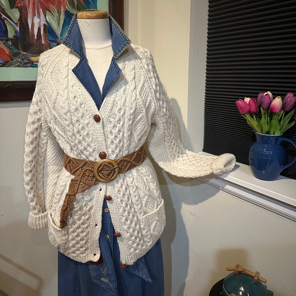 Fisherman Cable Sweater V-Neck Cardigan in Natural Creamy Wool by Almar Knits - Picture 11 of 13